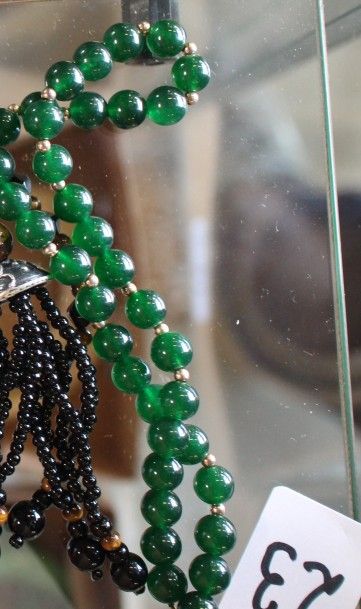 null 1 collier de perles de jade vert foncé et minis perles dorées